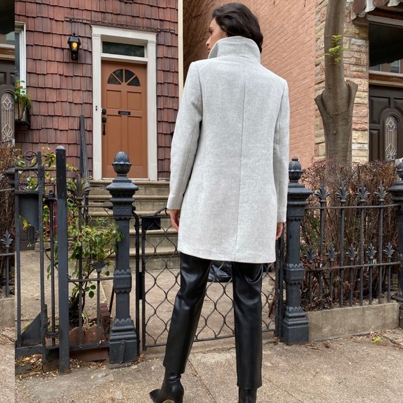 XS Aritzia Cocoon Coat in Heather Grey - Picture 4 of 6